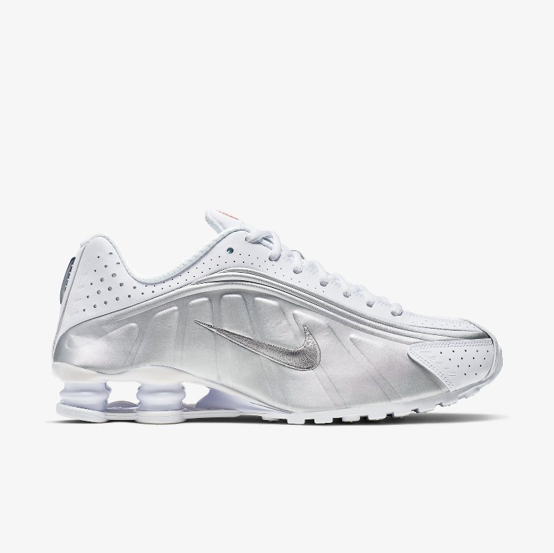 Nike shox r4 on sale metallic silver and black